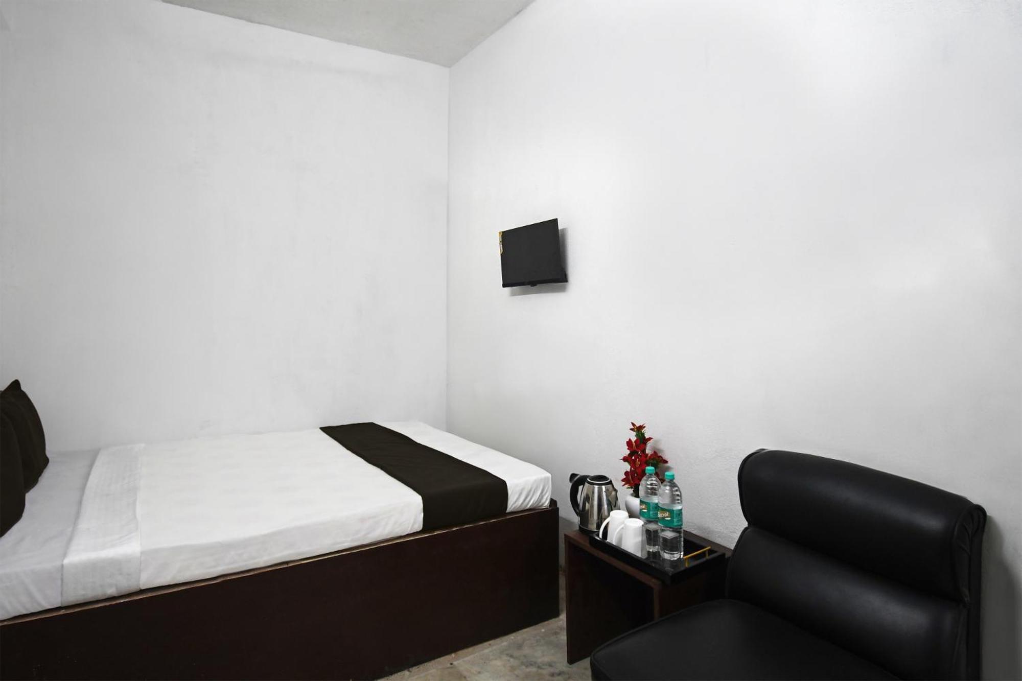 כלכותה Oyo Hotel Chinar Park מראה חיצוני תמונה