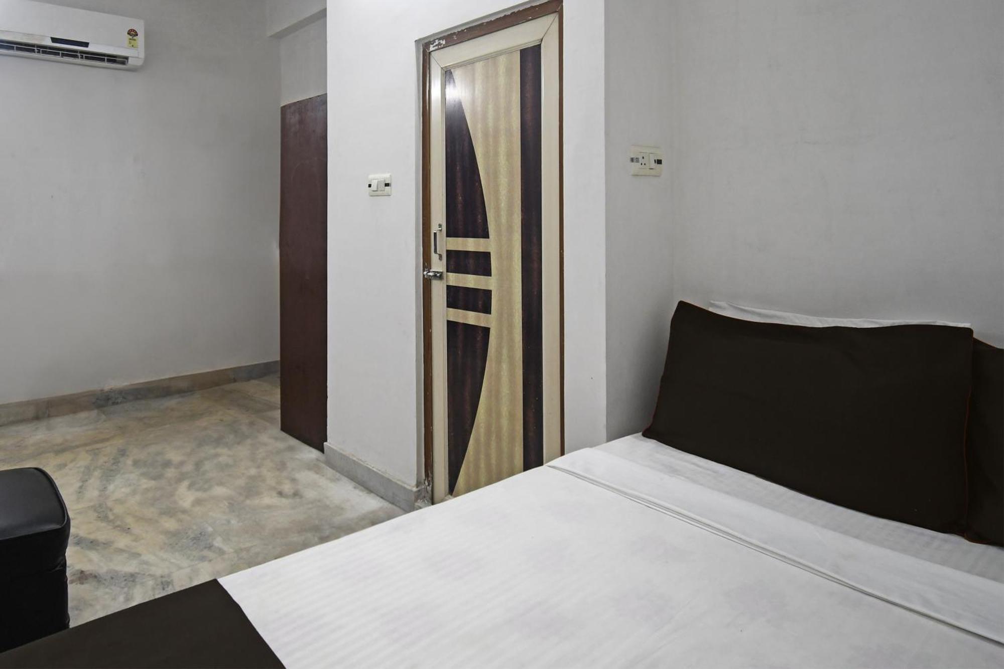 כלכותה Oyo Hotel Chinar Park מראה חיצוני תמונה